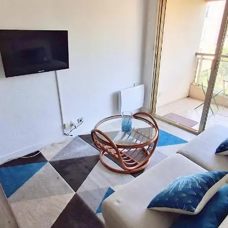 L'ilot Avec Balcon, Mignon Et Charmant, Un Havre De Paix Au Coeur Du Centre-ville * Cannes