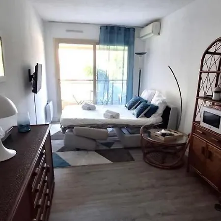 Apartment L'ilot Avec Balcon, Mignon Et Charmant, Un Havre De Paix Au Coeur Du Centre-ville Cannes
