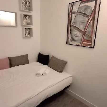 L'ilot Avec Balcon, Mignon Et Charmant, Un Havre De Paix Au Coeur Du Centre-ville