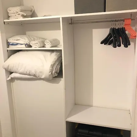 L'ilot Avec Balcon, Mignon Et Charmant, Un Havre De Paix Au Coeur Du Centre-ville