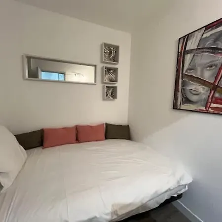 L'ilot Avec Balcon, Mignon Et Charmant, Un Havre De Paix Au Coeur Du Centre-ville *