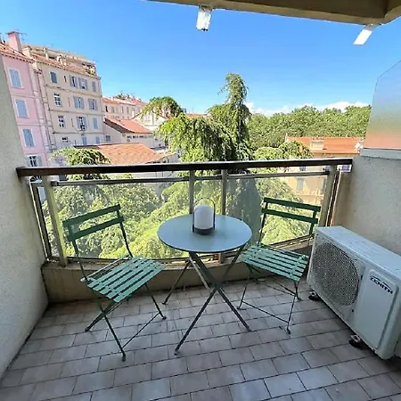 Appartement Deux Pièces En Plein Centre Cannes